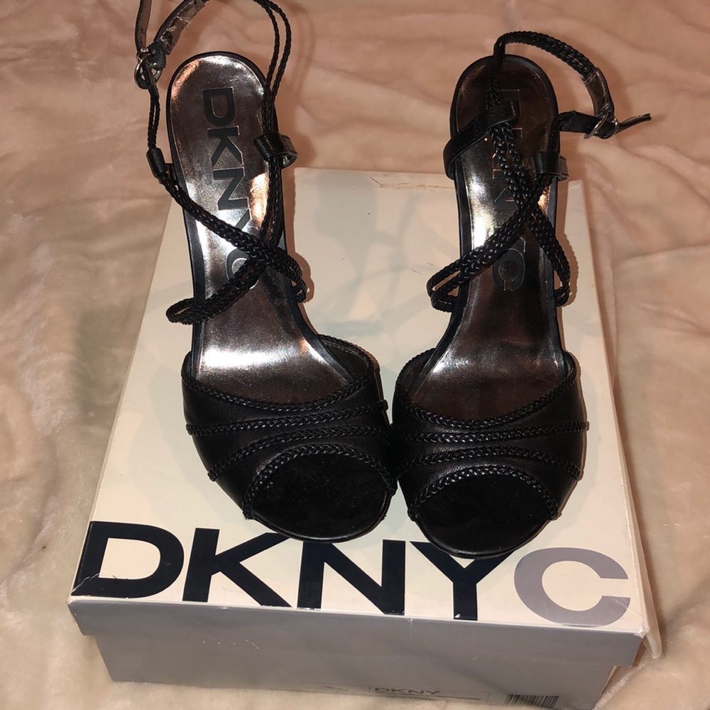 DKNY BLACK HEELS - Picture 4 of 8